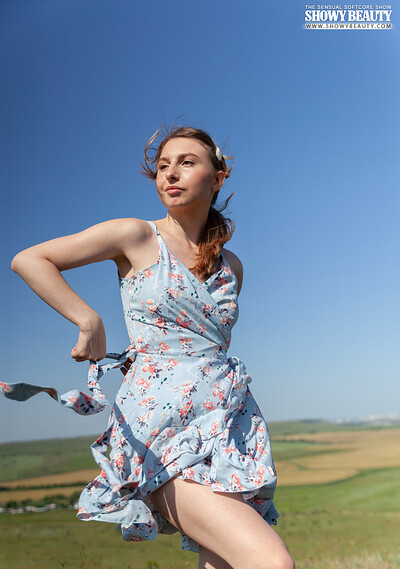 Model Lana Winter in No Limits